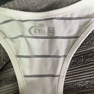 Why ex-large Zaya workout top only worn a few times like new